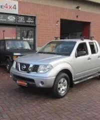 NISSAN Navara 2.5 dCi 4 porte Double Cab LE