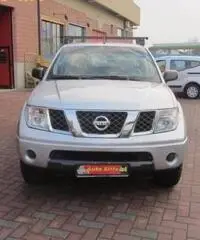 NISSAN Navara 2.5 dCi 4 porte Double Cab LE - 2