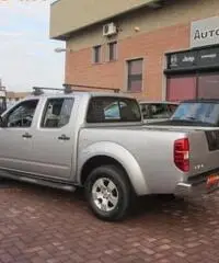 NISSAN Navara 2.5 dCi 4 porte Double Cab LE - 3