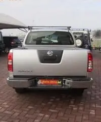 NISSAN Navara 2.5 dCi 4 porte Double Cab LE - 4