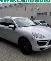 PORSCHE Cayenne 4.8 Turbo