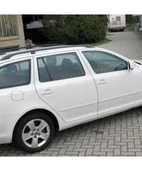 SKODA Octavia 2.0 TDI CR F.AP. DSG Wagon Ambit - 6