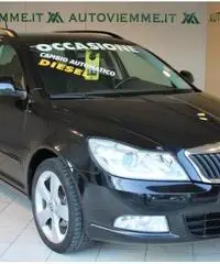 SKODA Octavia 2.0 TDI CR F.AP. Wagon Elegance Autocarro