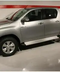 TOYOTA Hilux 2.4 D-4D 4WD 4 porte Double Cab Lounge - 3