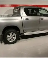 TOYOTA Hilux 2.4 D-4D 4WD 4 porte Double Cab Lounge - 6