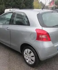 TOYOTA Yaris 1.0 3 porte Now - 5