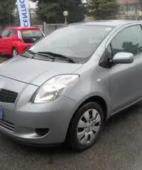 TOYOTA Yaris 1.0 3 porte Now - 7