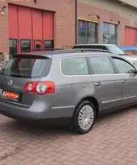 VOLKSWAGEN Passat 1.9 TDI/105CV DPF Var. Comf. - 4