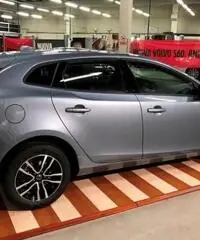 VOLVO V40 D2 Geartronic Momentum - 6