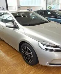 VOLVO V40 D2 Momentum - 2