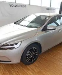 VOLVO V40 D2 Momentum - 3