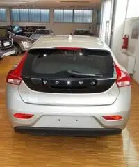 VOLVO V40 D2 Momentum - 4