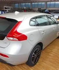 VOLVO V40 D2 Momentum - 6