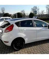 FORD Fiesta 1.5 TDCi 75CV 5 porte Black & White Edition - 6