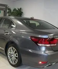 Lexus LS 600 Hybrid - 4