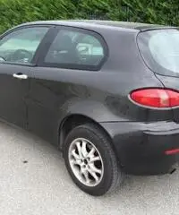 ALFA ROMEO 147 1.9 JTD (115 CV) cat 3p. Distinctive Interno Pelle - 5