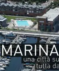 Negozio porto turistico marina di ravenna