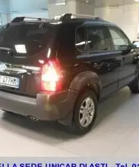 HYUNDAI Tucson 2.0 CRDi VGT Dynamic - 4