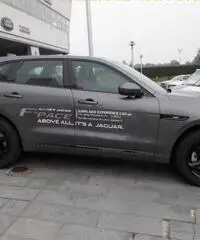 JAGUAR F-Pace 2.0d 180 CV AWD AUT. R-SPORT SOLO 3000 KM !!! - 4