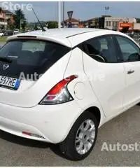 LANCIA Ypsilon 1.2 69 CV 5 porte GPL Ecochic Gold - 4