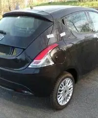 LANCIA Ypsilon 1.2 69 CV 5 porte Silver - 4