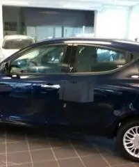 LANCIA Ypsilon 1.2 69 CV 5 porte Silver - 3