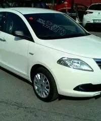 LANCIA Ypsilon 1.2 69 CV 5 porte Silver - 3