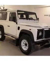 Land Rover Defender 90 2.4 TD4 Station Wagon E - 2