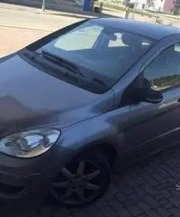 Mercedes B180 cerchi 17 2016 grigia