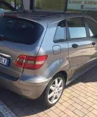 Mercedes B180 cerchi 17 2016 grigia - 2