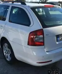 SKODA Octavia 1.6 TDI CR F.AP. DSG Wagon Ambition - 4