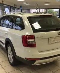 SKODA Octavia 2.0 TDI CR 4x4 DSG Wagon Scout - 3