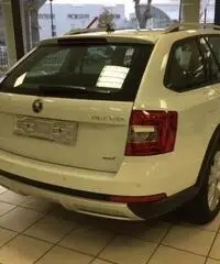 SKODA Octavia 2.0 TDI CR 4x4 DSG Wagon Scout - 4