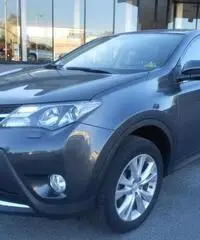 TOYOTA RAV 4 RAV4 2.2 D-4D 4WD Lounge