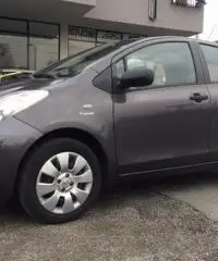 TOYOTA Yaris 1.0 5 porte Now