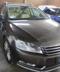 VOLKSWAGEN Passat Variant Var. Bs. 2.0 TDI DSG High. BMT