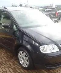 VOLKSWAGEN Touran 1.6 16V FSI Trendline 7 POSTI - 2