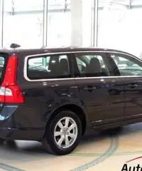 VOLVO V70 2.0 D3 ''MOMENTUM'' GEARTRONIC - 2