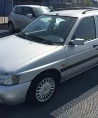 FORD Escort 1.6i 16V cat Station Wagon Ghia