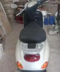 Vespa scuter a 4 tempi 2002