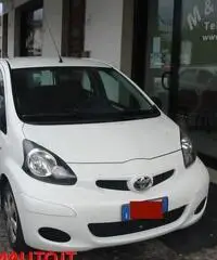 TOYOTA Aygo 1.0 12V VVT-i 5 porte Now Connect - 2