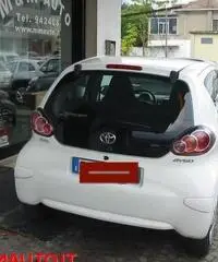 TOYOTA Aygo 1.0 12V VVT-i 5 porte Now Connect - 4