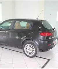 ALFA ROMEO 147 1.9 JTD 5 porte Distinctive - 6