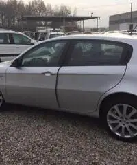 ALFA ROMEO 147 1.9 JTD (120) 5 porte - 4