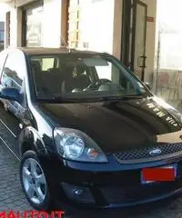 FORD Fiesta 1.2 16V 3p. Ghia !!!! - 2