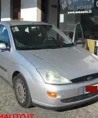 FORD Focus 1.6i 16V cat 5p. Ambiente - 2