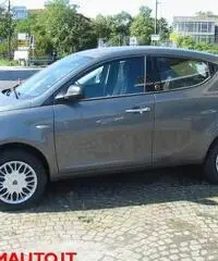 LANCIA Ypsilon 0.9 TwinAir 85 CV 5 porte Metano Ecochic Silver