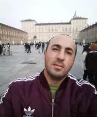 Uomo 35 anni libero