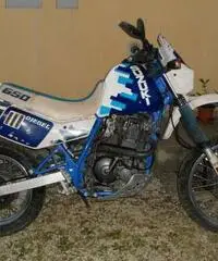 Moto Suzuki 650