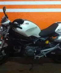 Ducati Monster 696 - 2